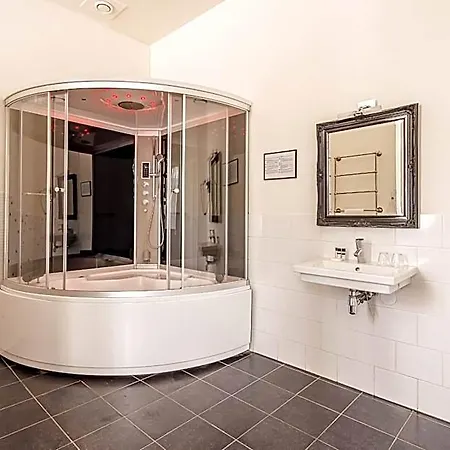Hotell Grand 4*